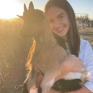 Meet your Posher, Maya